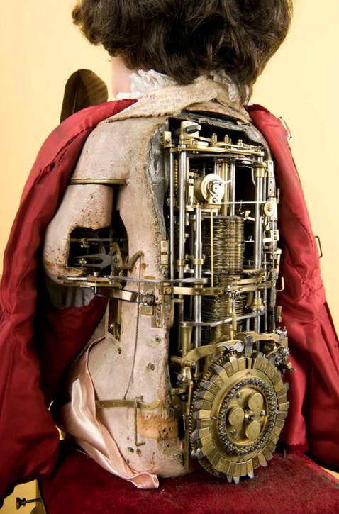 The clockwork mechanism housed in the back of the automaton